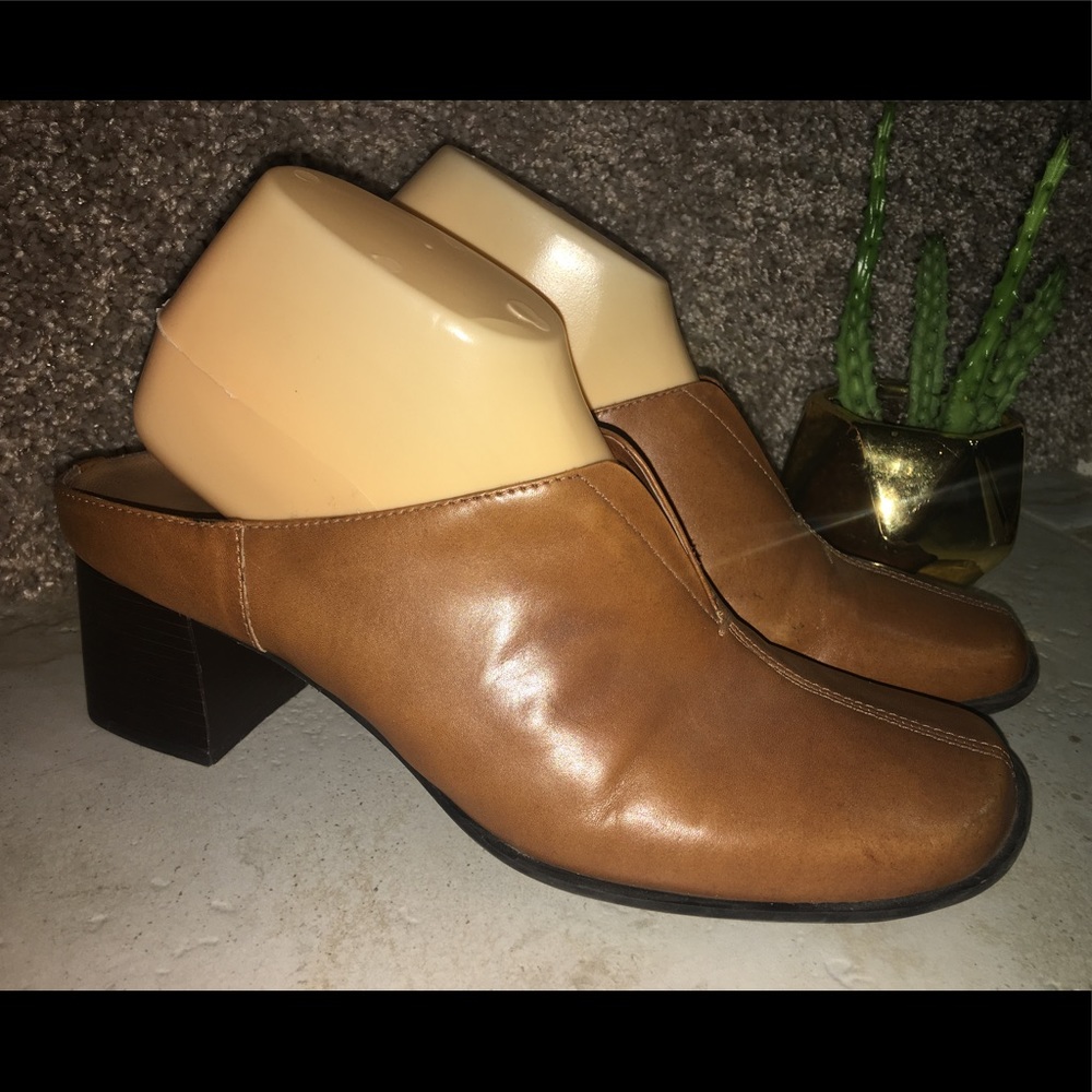 Naturalizer slip-on Mules 9M